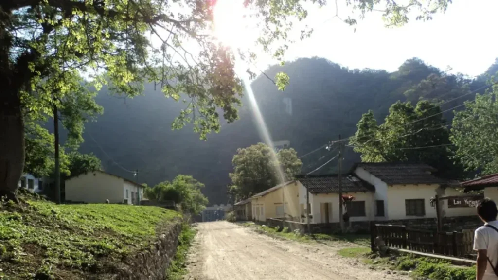Villa Batiruana: el rincón escondido entre montañas y cascadas en Tucumán