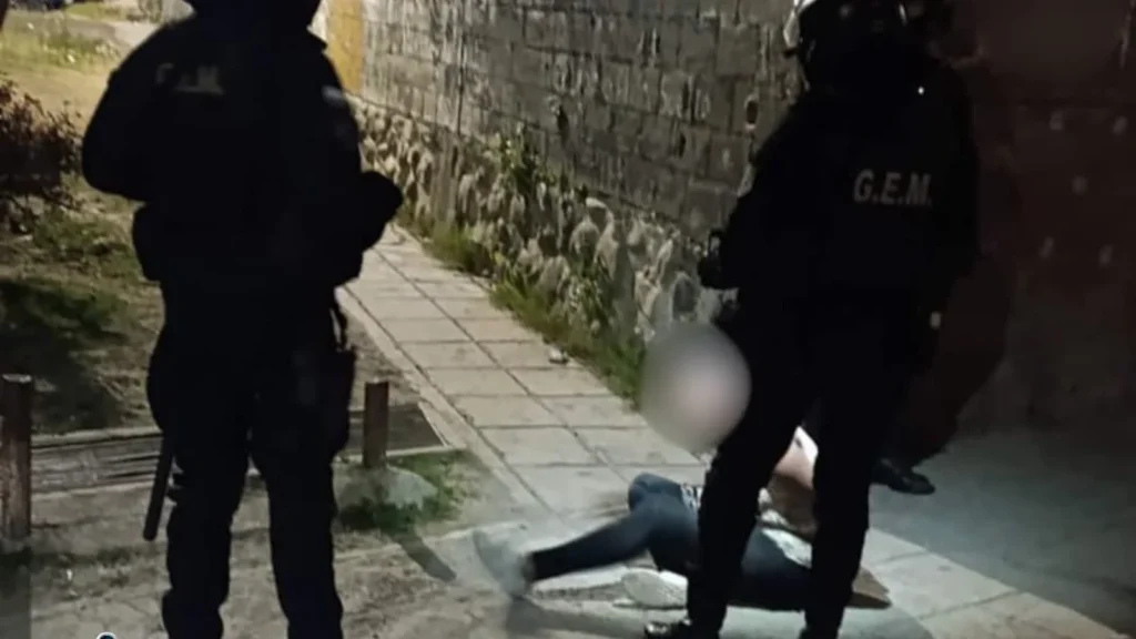 Aprehenden a una mujer por robar y amenazar a un taxista en el sur de la capital