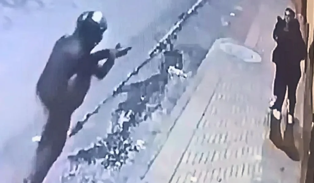 Asalto en la ruta 9: encandilaron y robaron a una pareja en una moto