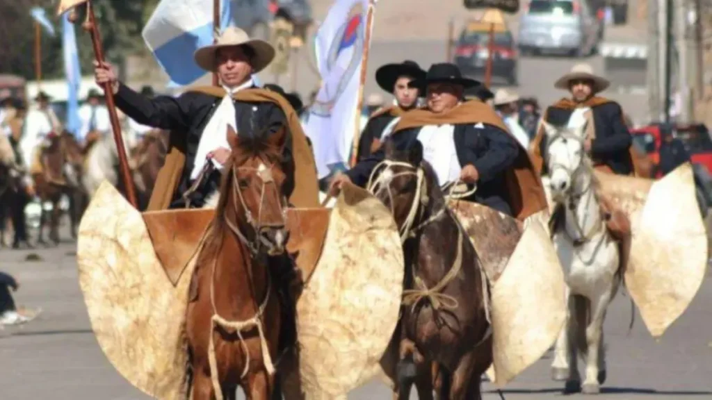 Cortes por el desfile del Éxodo Jujeño en Alto Comedero