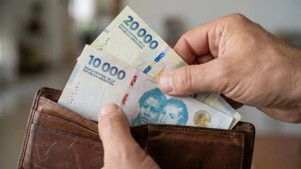 El Gobierno impulsa un salario mínimo garantizado superior al millón de pesos
