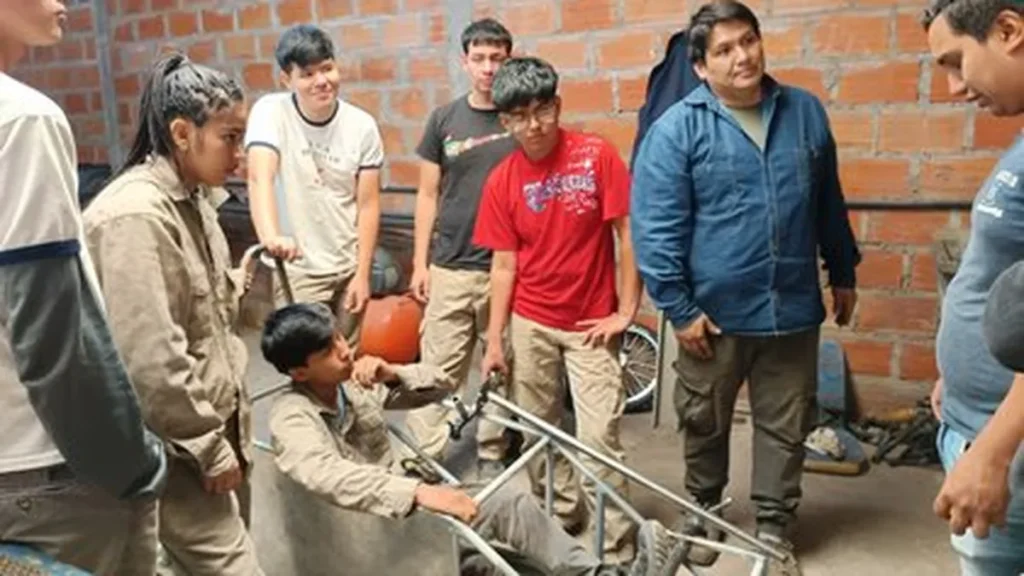 Estudiantes de Libertador diseñan autos eléctricos para competir a nivel nacional