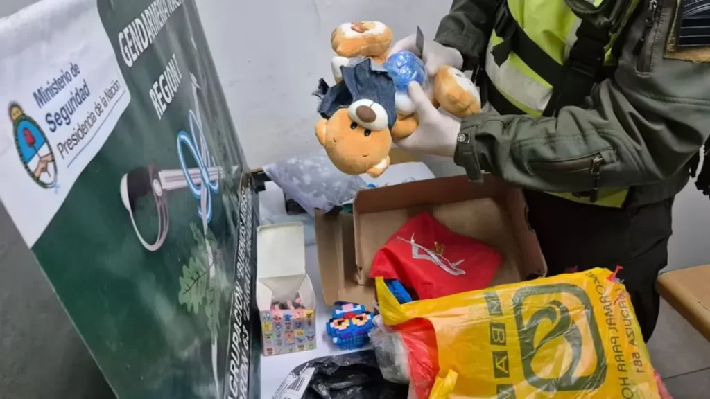 Hallan marihuana en un peluche enviado desde Jujuy