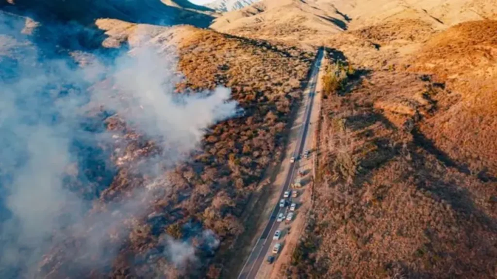 Incendio en Catamarca obliga a cortar la Ruta Provincial 4