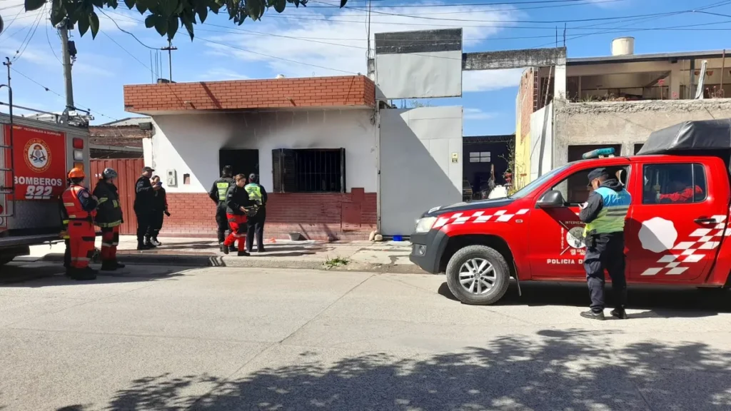 Incendio en Santa Rita: el dueño de la casa lo atribuye a un celular que se cargaba