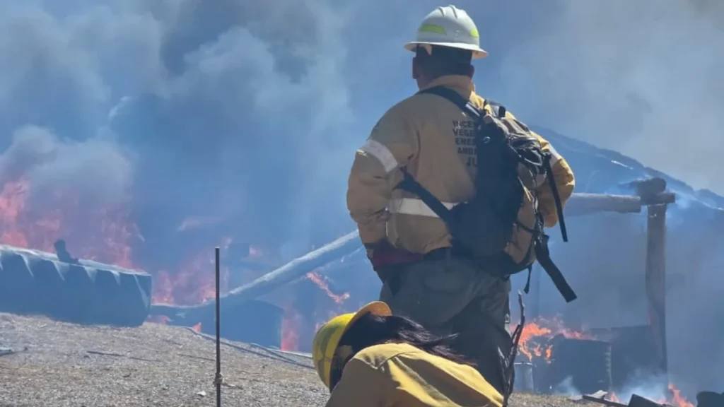 Incendio en Volcán: brigadistas contuvieron las llamas y salvaron una vivienda