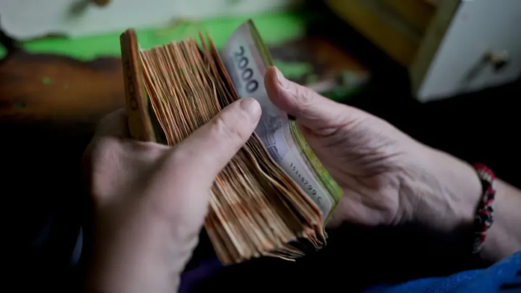 Los salarios informales crecieron casi el doble que los registrados