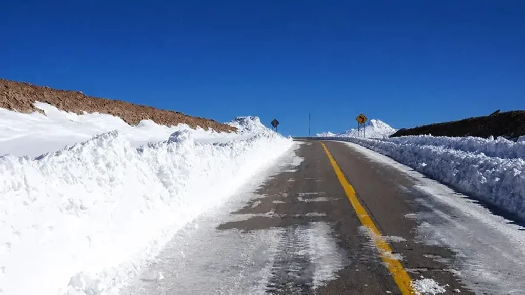 Paso de Jama: la nieve acumulada supera los 80 centímetros y sigue cerrado