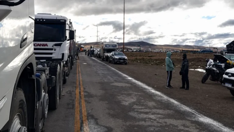 Paso de Jama: más de 250 camiones varados y la reapertura podría ser la próxima semana