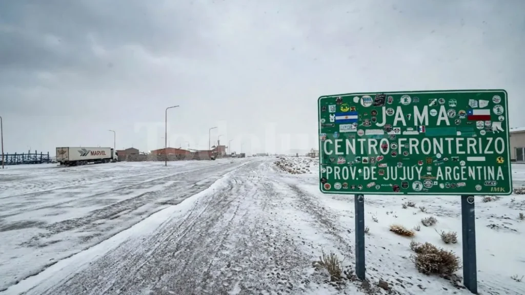 Paso de Jama: refuerzan la atención sanitaria por el frío extremo y los camioneros varados