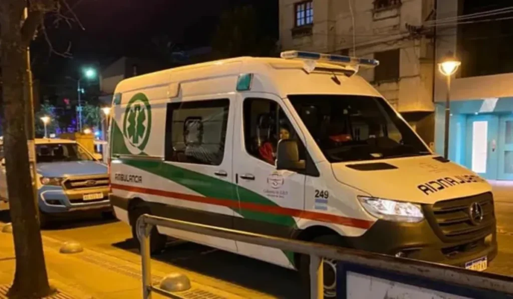 Piedrazo en Alto Comedero: una mujer agredió a su pareja y quedó hospitalizado