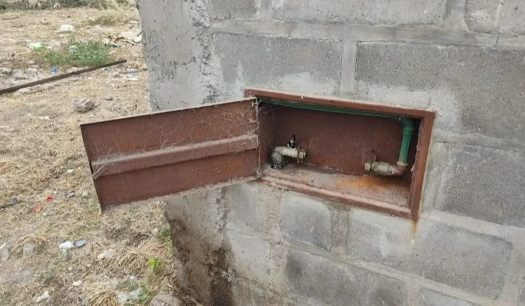 Robo de medidores de agua en Lozano y San Pedro deja a vecinos sin suministro