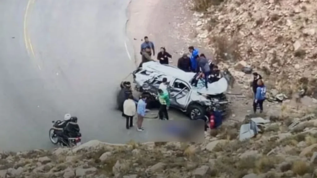 Tragedia en la Puna: un desbarranco en la Cuesta de Lipán dejó una mujer muerta y cuatro heridos