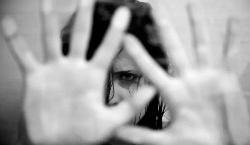 Violencia en Aguas Calientes: mujer golpeada por su pareja y sus cuñados