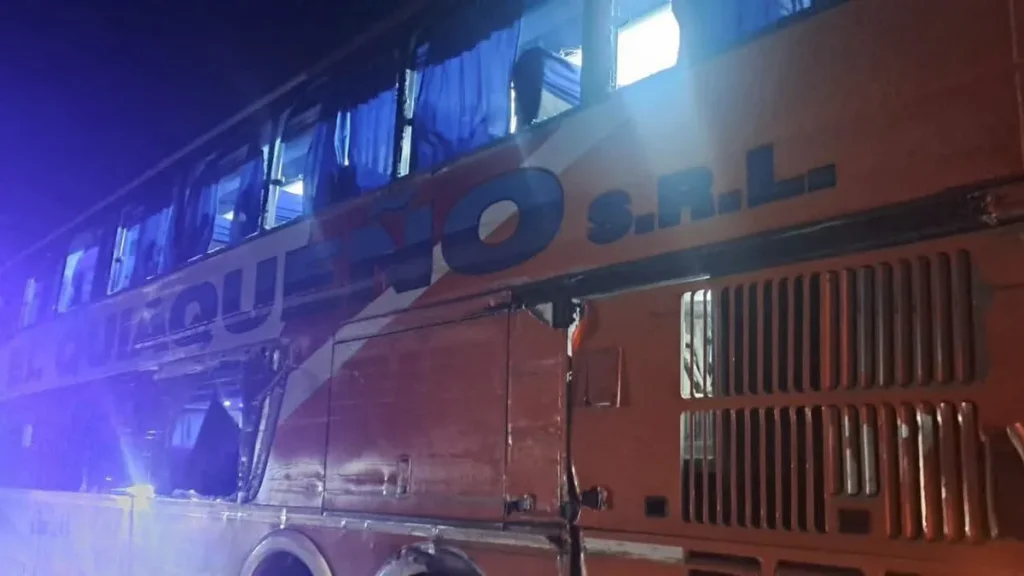 Accidente en Huacalera: un camión y un colectivo chocaron en la Ruta Nacional 9