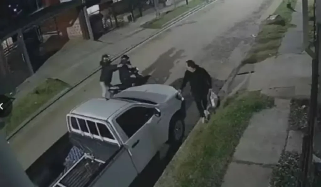 Asalto en El Carmen: lo golpearon en la cabeza y lo amenazaron con un cuchillo