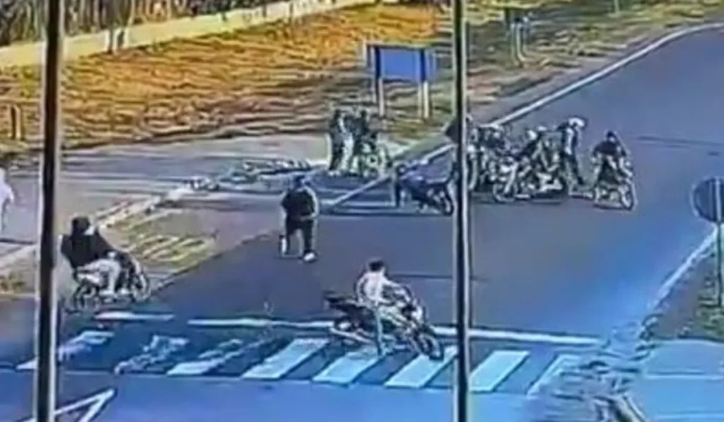 Asalto piraña en Alto La Viña: motochorros golpearon y robaron a dos jóvenes