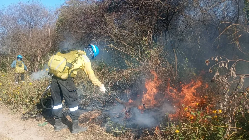 Bomberas alertan por más incendios en Jujuy y las quemas de basura