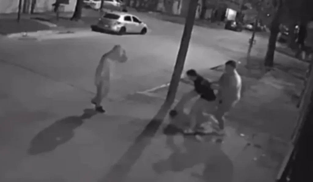Botellazo en Alto Comedero: pelea por su vida tras ser atacado por un cigarrillo