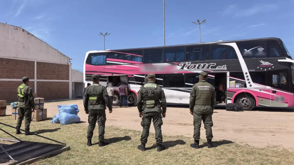 Contrabando en La Rioja: secuestran mercadería por 5 millones y 22 kilos de hojas de coca
