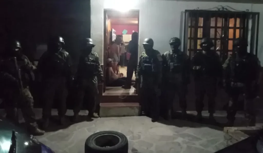 Desbaratan un punto de venta de drogas en Alto Comedero y recuperan el inmueble