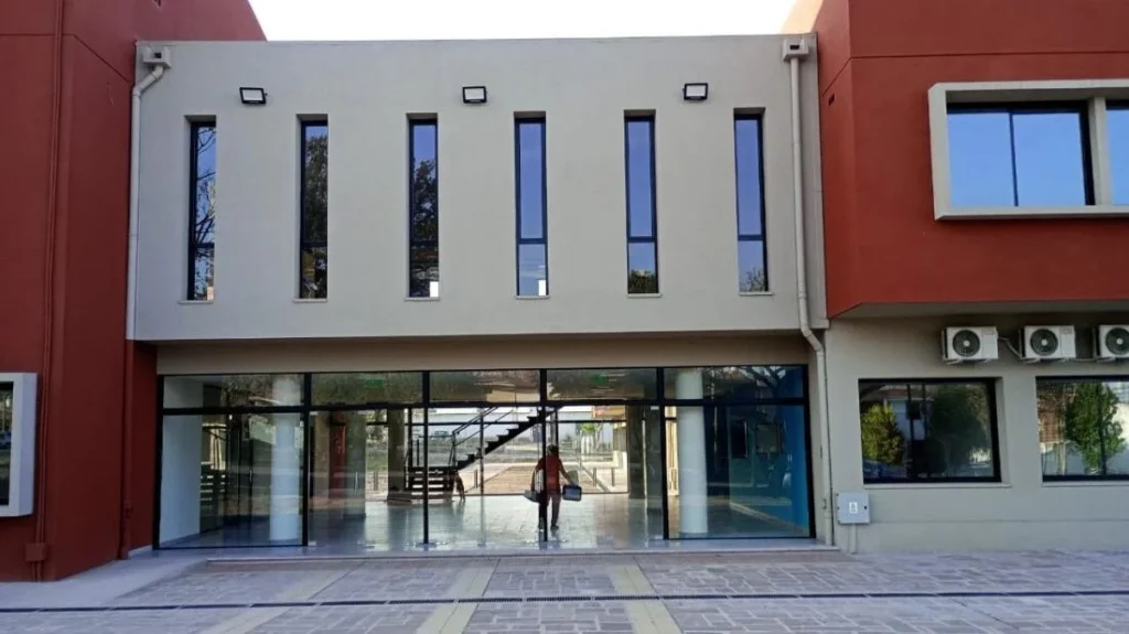 Educación garantiza la continuidad de los IES y descarta el cierre de carreras