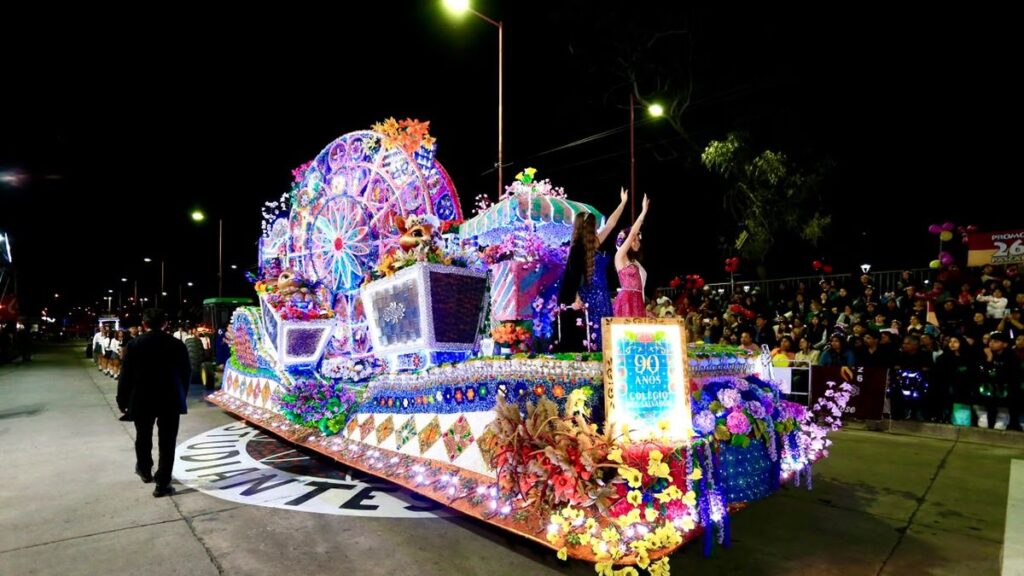 El Colegio del Salvador ganó el primer premio en carroza de la FNE 2026 y festejó sus 90 años