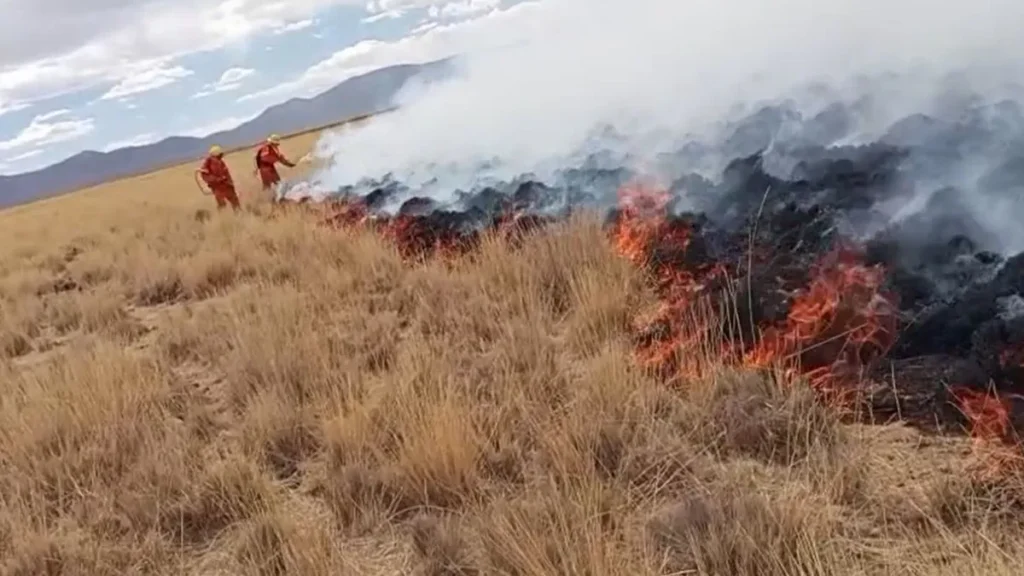 El incendio en Abra Pampa está contenido y ya es el tercero en 24 horas