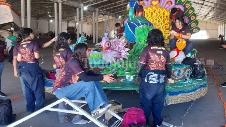 FNE 2026: continúa este miércoles el traslado de carrozas a Ciudad Cultural