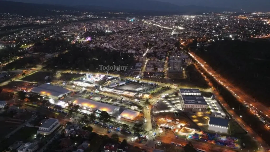 FNE 2026: el último desfile de carrozas con puntaje colmó Ciudad Cultural