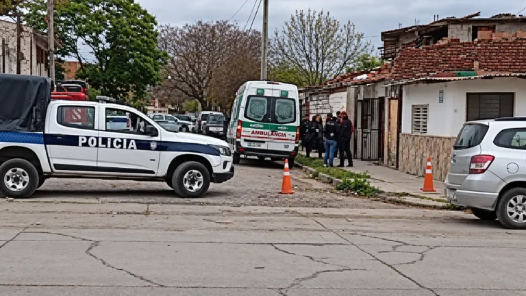 Hallazgo en barrio Malvinas: dos personas sin vida en una vivienda