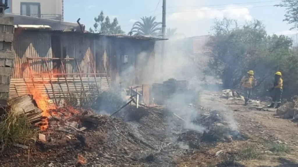 Incendio en Alto Comedero: está contenido pero sigue con actividad dentro del perímetro