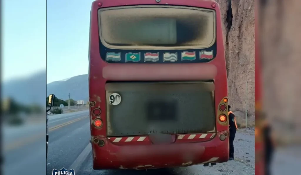 Investigan el traslado de hojas de coca halladas en un colectivo en la ruta 9