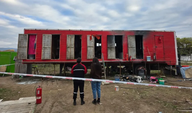 Investigan la muerte de un niño por un incendio en Alto Comedero