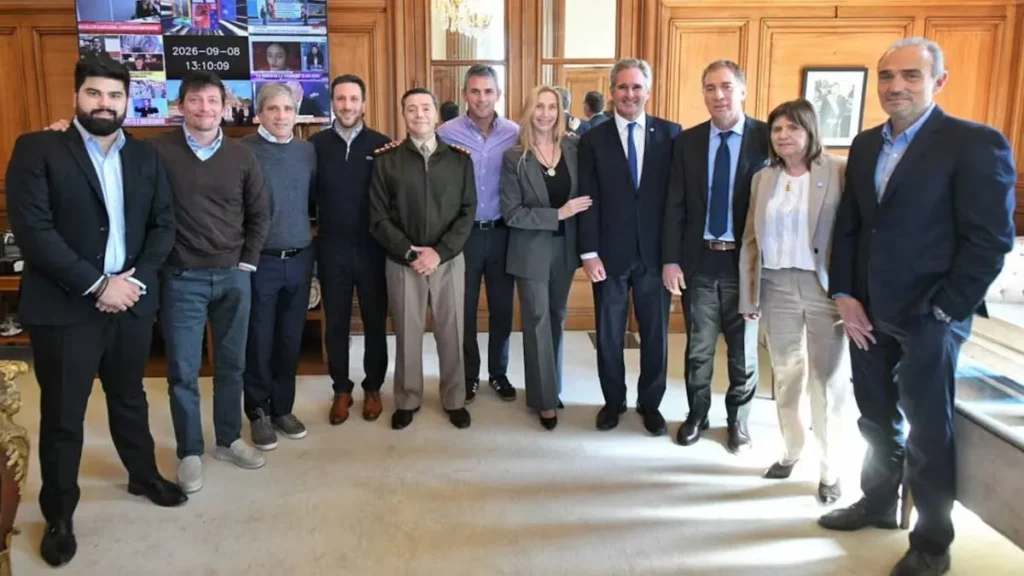 Milei encabezó una reunión de Gabinete para repasar Malvinas y economía