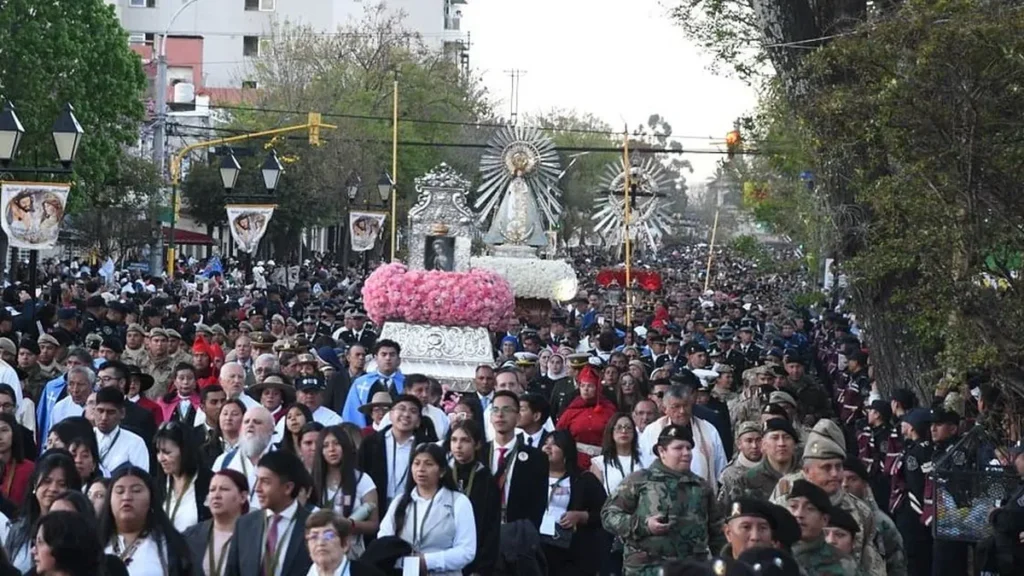 Multitudinaria procesión del Milagro en Salta renovó la fe de miles de fieles