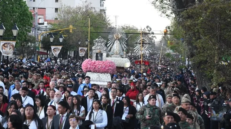 Multitudinaria procesión del Milagro en Salta renovó la fe de miles de fieles
