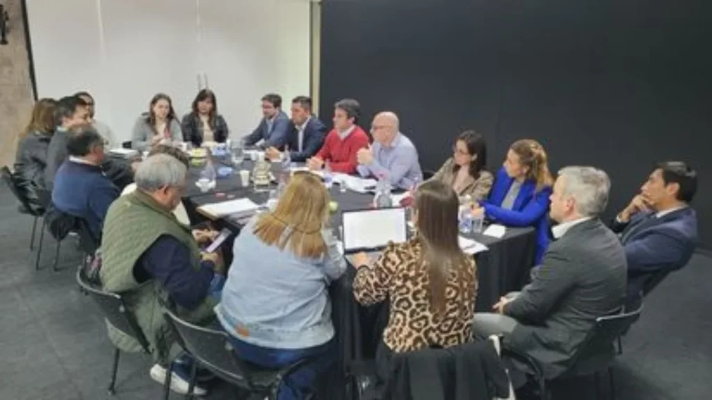 Paritarias en Jujuy: el Gobierno subió la oferta al 6% y garantiza un piso de  millón