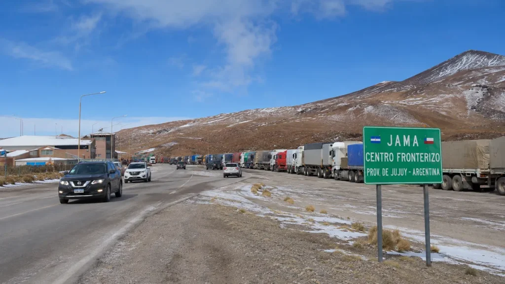 Paso de Jama habilitado: piden precaución por hielo y nieve en la Ruta CH-27
