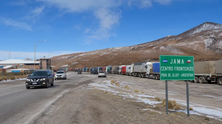 Paso de Jama habilitado: piden precaución por hielo y nieve en la Ruta CH-27
