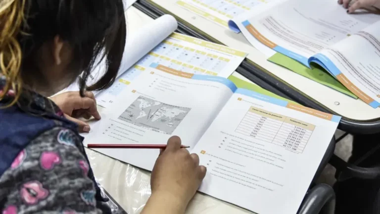 Pruebas PISA 2025: Argentina retrocede en Lectura, Matemática y Ciencias