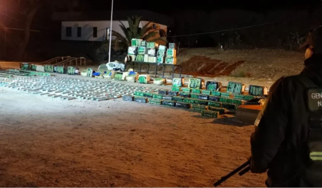 Secuestran un cargamento de contrabando de hojas de coca y cigarrillos en Tucumán