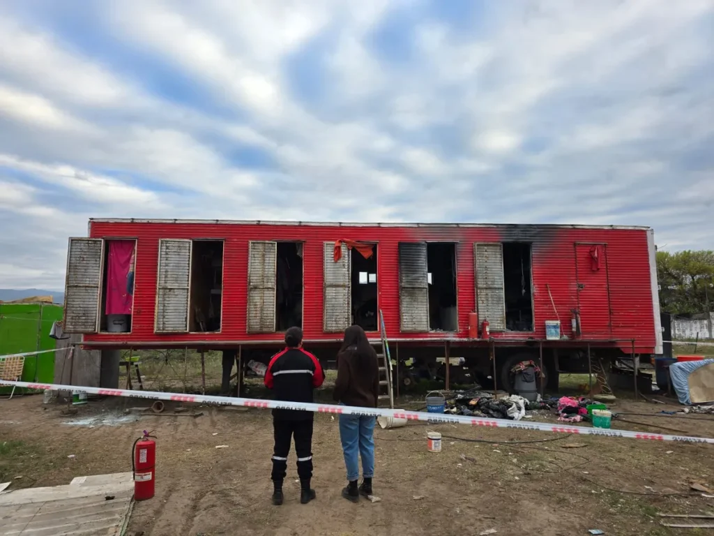 Tragedia en Alto Comedero: un niño de 2 años murió tras un incendio en un parque de diversiones