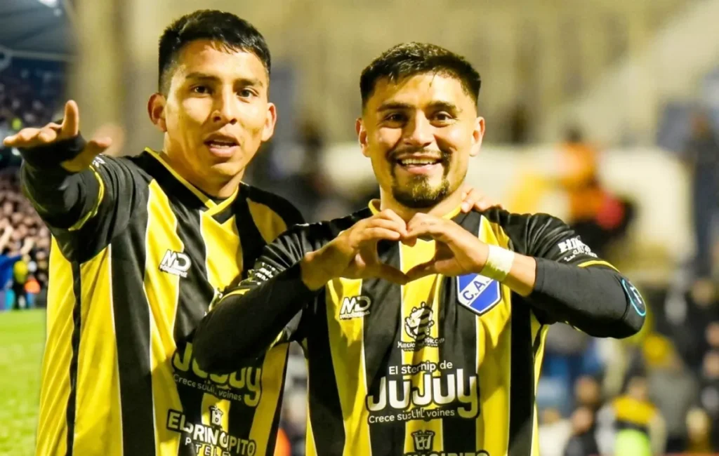 Triunfo de Talleres en Perico: venció 2 a 0 a La Mona 44 y lidera su grupo