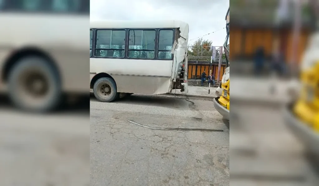 Doble choque en el Puente San Martín: tres colectivos y cuatro heridas
