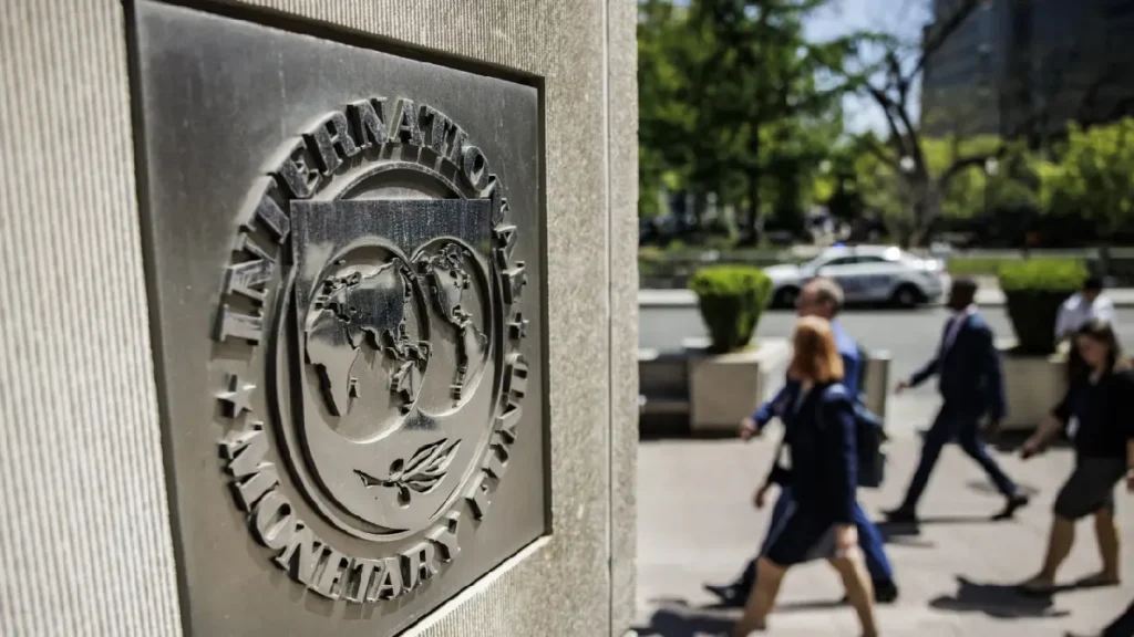 El FMI aprobó la tercera revisión del acuerdo y se acerca un desembolso de USD 900 millones