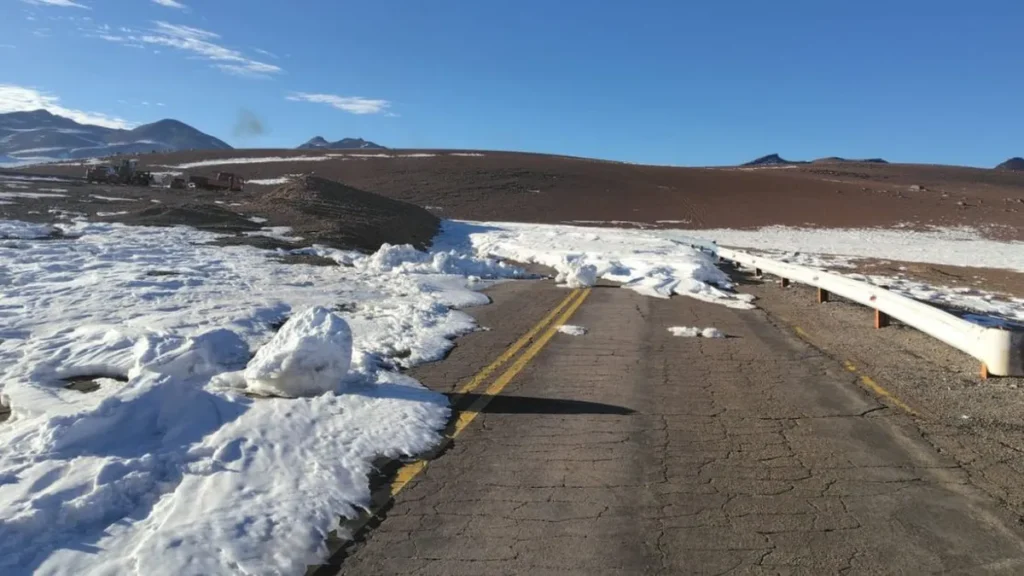 El Paso de Jama volvió a operar con horario restringido y advertencias por viento