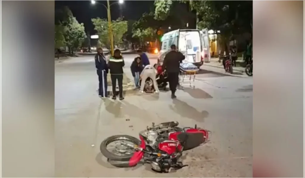 Grave choque en San Pedrito: un motociclista de 25 años lucha por su vida