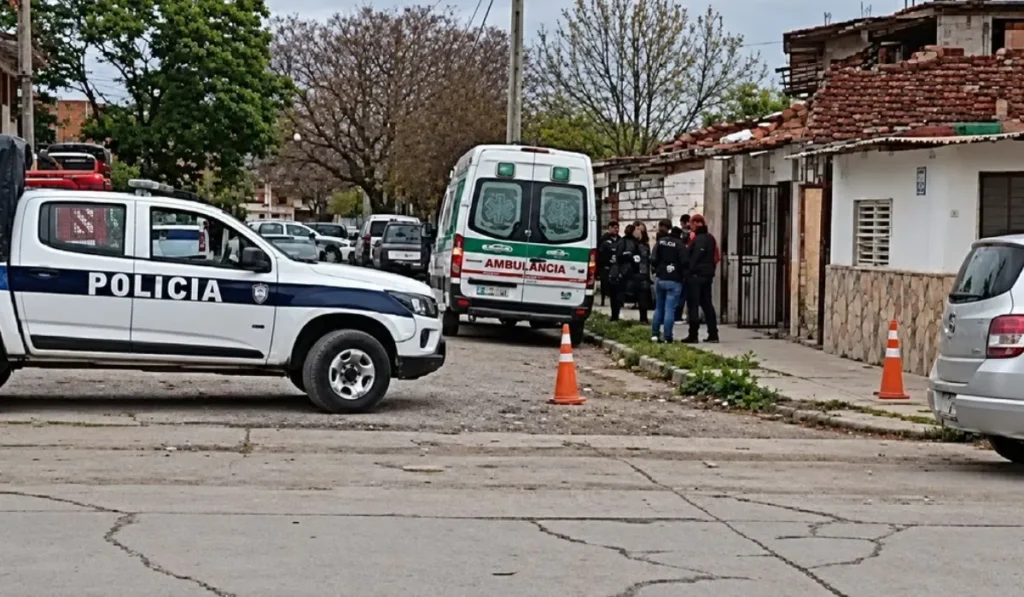 Hallazgo en El Carmen: buscaba a su hermano y lo encontró sin vida en su casa