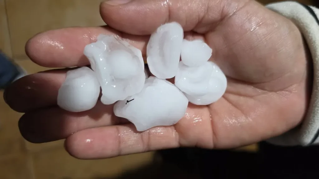 Impactante caída de granizo en Santa Clara: vecinos registraron piedras de gran tamaño